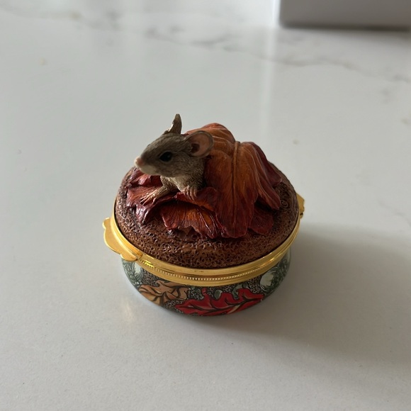 COPY - VINTAGE RARE CRUMMLES, AUTUMN MOUSE, FINE ENAMEL TRINKET BOX - Picture 2 of 4